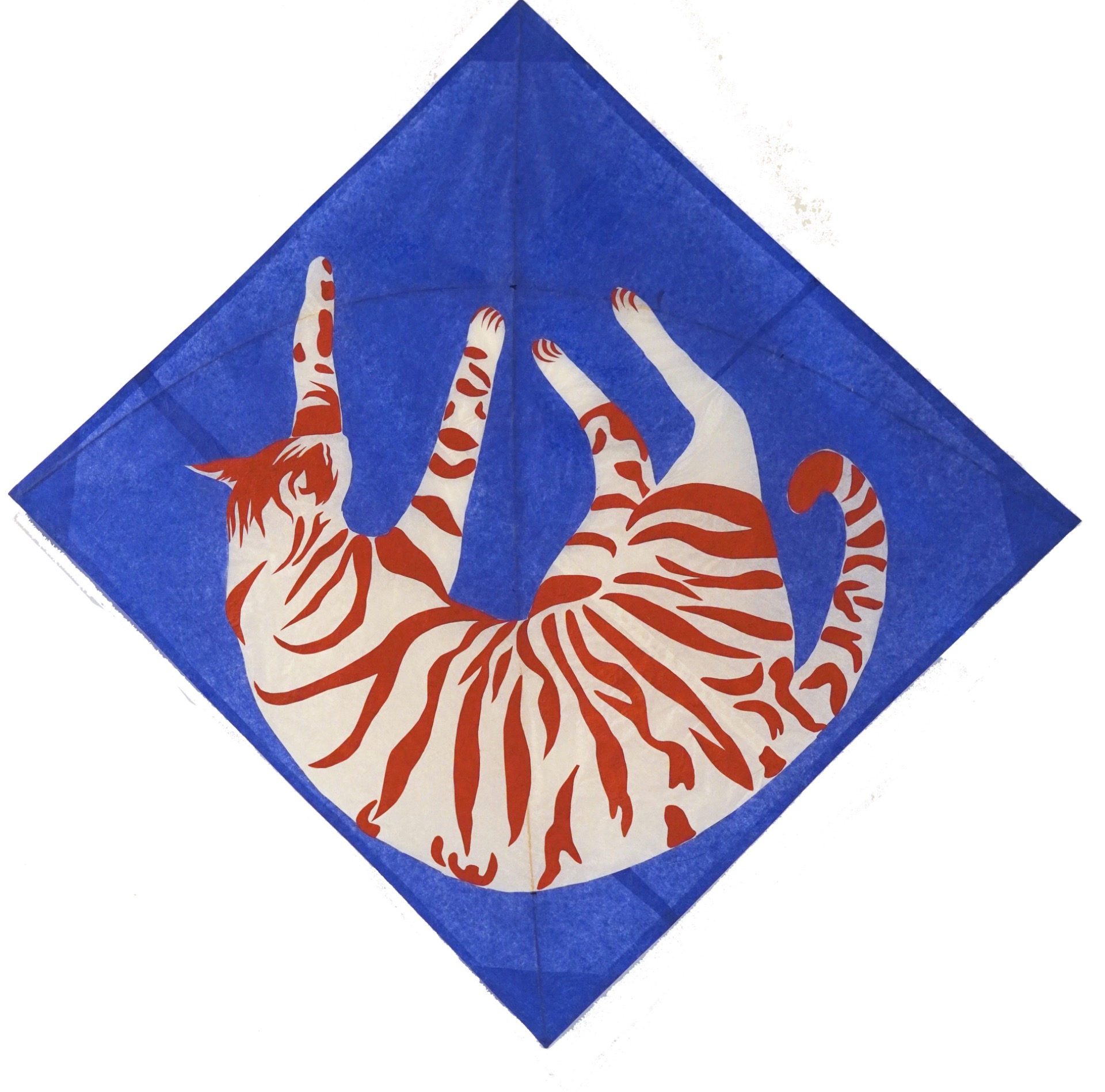 Cerf-volant-combattant chilien, Demi-lune, papier de soie et bois blanc, 65 x 65 cm