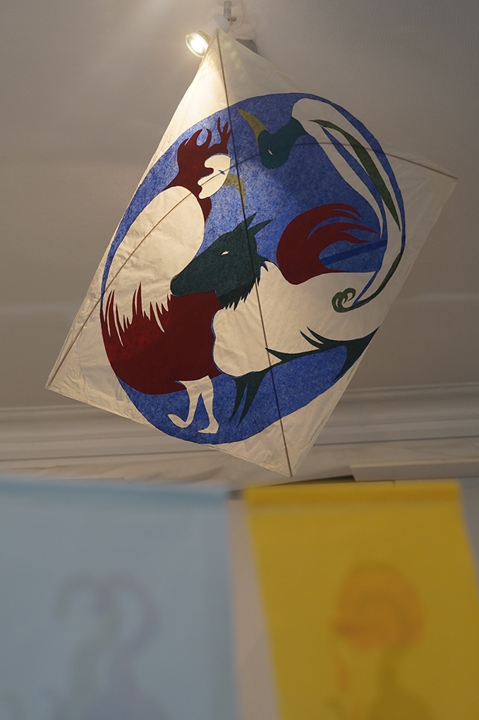 Exposition Souffle, 2024, Cour des Petites Écuries, 75010, Paris : Le réveillon, papier de soie et bois blanc, 65 x 65 cm