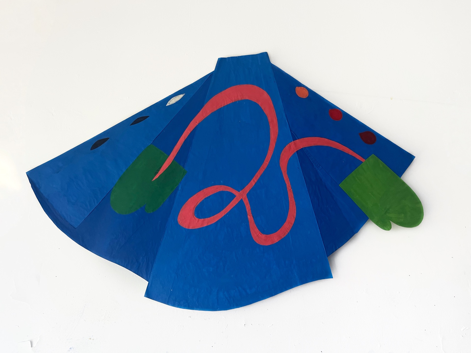 Cerf-volant, Les gants s'enfilent, 2026, papier de riz et acrylique, 60 x 80 cm